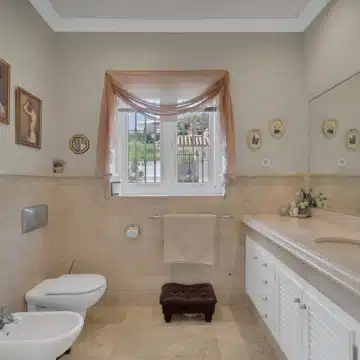 Magnificent luxury villa with 7-bedrooms and sweeping panoramic views in Nueva Andalucia, Marbella Picture 20