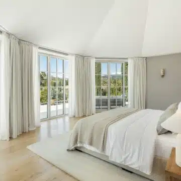 Magnificent 5-bedroom luxury villa nestled in the heart of Nueva Andalucía, Marbella Picture 20