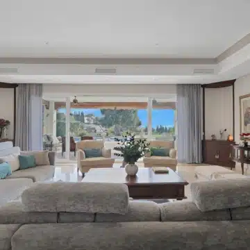 Magnificent luxury villa with 7-bedrooms and sweeping panoramic views in Nueva Andalucia, Marbella Picture 0