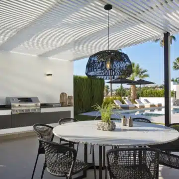 Magnificent Andalusian villa with breathtaking panoramic views of the golf course in Nueva Andalucia Picture 18