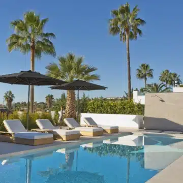 Magnificent Andalusian villa with breathtaking panoramic views of the golf course in Nueva Andalucia Picture 1