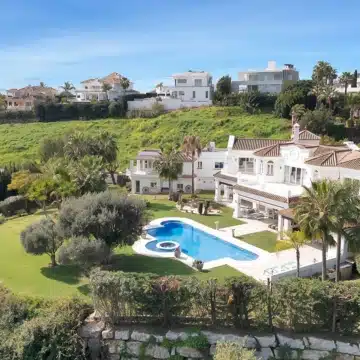 Magnificent luxury villa with 7-bedrooms and sweeping panoramic views in Nueva Andalucia, Marbella Picture 22