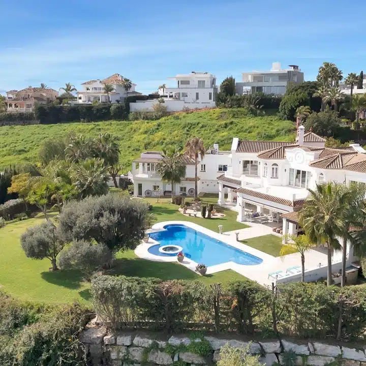 Magnificent luxury villa with 7-bedrooms and sweeping panoramic views in Nueva Andalucia, Marbella Picture