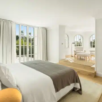 Magnificent 5-bedroom luxury villa nestled in the heart of Nueva Andalucía, Marbella Picture 8