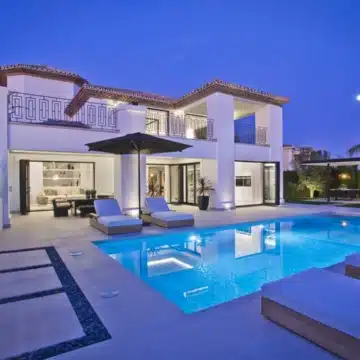 Magnificent Andalusian villa with breathtaking panoramic views of the golf course in Nueva Andalucia Picture 21