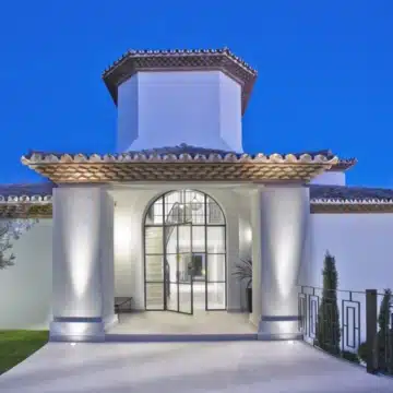 Magnificent Andalusian villa with breathtaking panoramic views of the golf course in Nueva Andalucia Picture 22
