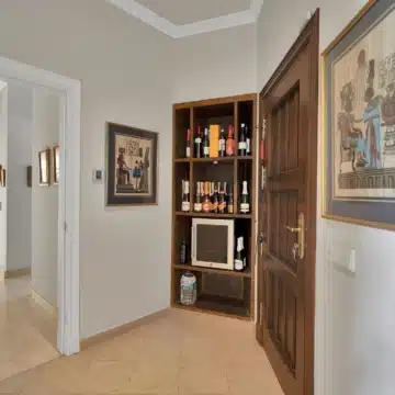 Magnificent luxury villa with 7-bedrooms and sweeping panoramic views in Nueva Andalucia, Marbella Picture 25