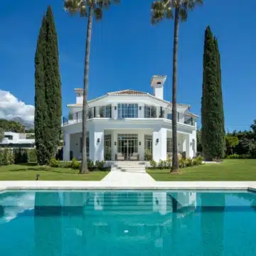 Magnificent 5-bedroom luxury villa nestled in the heart of Nueva Andalucía, Marbella Picture 26