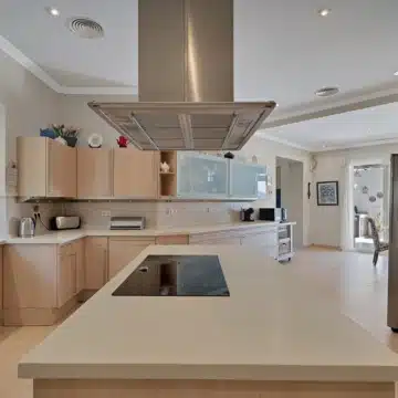 Magnificent luxury villa with 7-bedrooms and sweeping panoramic views in Nueva Andalucia, Marbella Picture 3