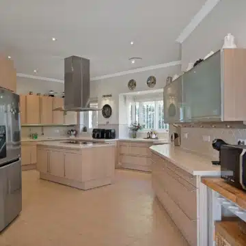 Magnificent luxury villa with 7-bedrooms and sweeping panoramic views in Nueva Andalucia, Marbella Picture 29