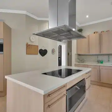 Magnificent luxury villa with 7-bedrooms and sweeping panoramic views in Nueva Andalucia, Marbella Picture 6