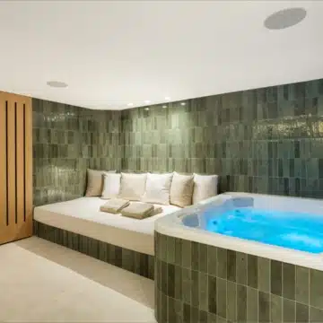 Magnificent 5-bedroom luxury villa nestled in the heart of Nueva Andalucía, Marbella Picture 28