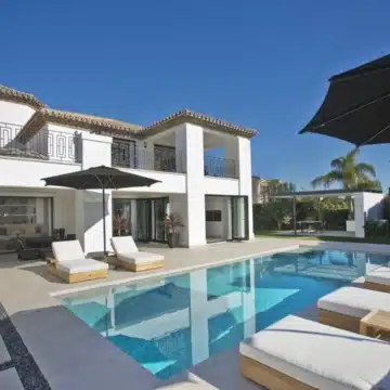 Magnificent Andalusian villa with breathtaking panoramic views of the golf course in Nueva Andalucia Picture 42
