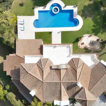 Magnificent luxury villa with 7-bedrooms and sweeping panoramic views in Nueva Andalucia, Marbella Picture 10