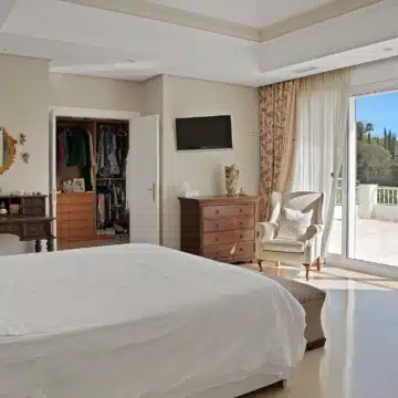 Magnificent luxury villa with 7-bedrooms and sweeping panoramic views in Nueva Andalucia, Marbella Picture 14