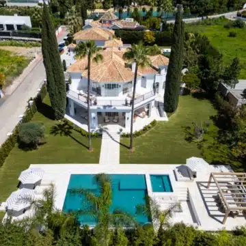 Magnificent 5-bedroom luxury villa nestled in the heart of Nueva Andalucía, Marbella Picture 4
