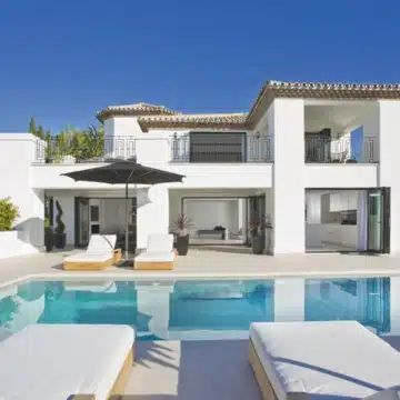 Magnificent Andalusian villa with breathtaking panoramic views of the golf course in Nueva Andalucia Picture 36