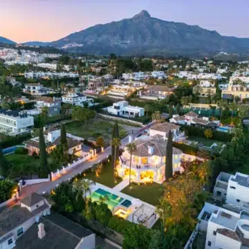 Magnificent 5-bedroom luxury villa nestled in the heart of Nueva Andalucía, Marbella Picture 34