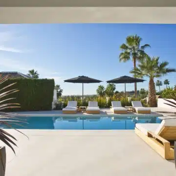 Magnificent Andalusian villa with breathtaking panoramic views of the golf course in Nueva Andalucia Picture 37