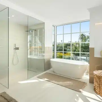 Magnificent 5-bedroom luxury villa nestled in the heart of Nueva Andalucía, Marbella Picture 13