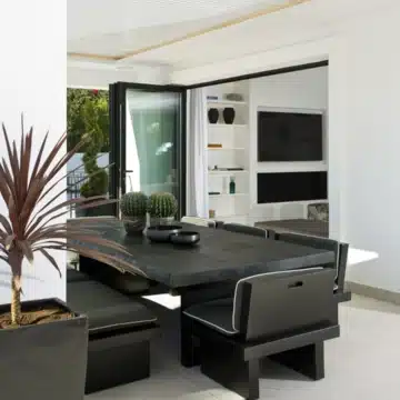 Magnificent Andalusian villa with breathtaking panoramic views of the golf course in Nueva Andalucia Picture 41