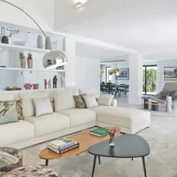 Magnificent Andalusian villa with breathtaking panoramic views of the golf course in Nueva Andalucia Picture 2