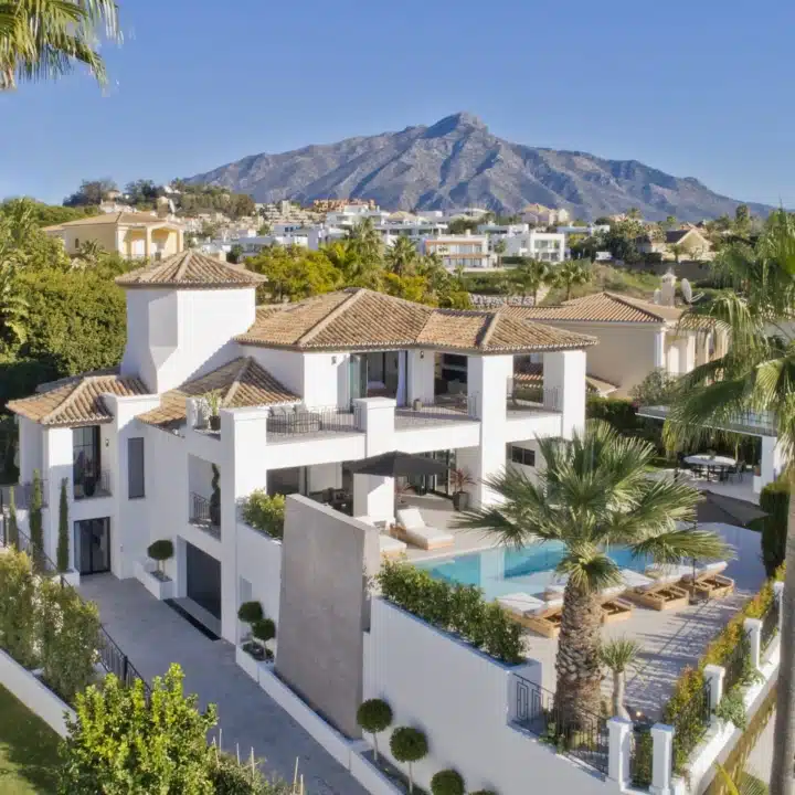 Magnificent Andalusian villa with breathtaking panoramic views of the golf course in Nueva Andalucia Picture