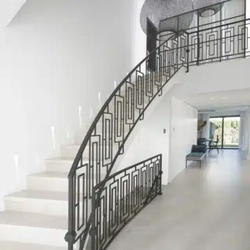 Magnificent Andalusian villa with breathtaking panoramic views of the golf course in Nueva Andalucia Picture 5