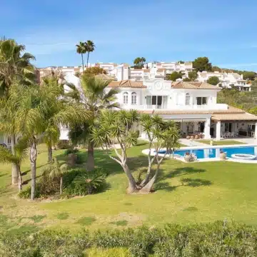 Magnificent luxury villa with 7-bedrooms and sweeping panoramic views in Nueva Andalucia, Marbella Picture 27