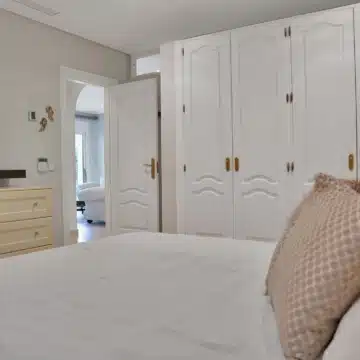 Magnificent luxury villa with 7-bedrooms and sweeping panoramic views in Nueva Andalucia, Marbella Picture 16