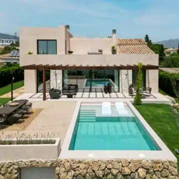 Elegant 4-bedroom villa with modern design and Mediterranean architecture in Paraiso Alto, Benahavis Picture 13