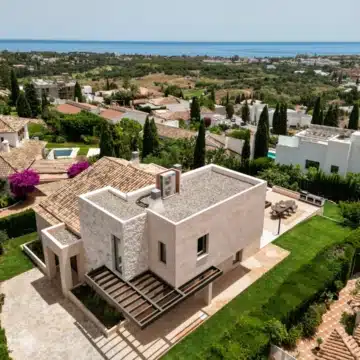 Elegant 4-bedroom villa with modern design and Mediterranean architecture in Paraiso Alto, Benahavis Picture 14