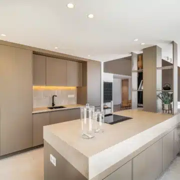Elegant 4-bedroom villa with modern design and Mediterranean architecture in Paraiso Alto, Benahavis Picture 1
