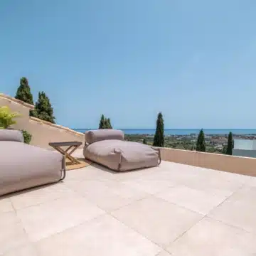 Elegant 4-bedroom villa with modern design and Mediterranean architecture in Paraiso Alto, Benahavis Picture 34