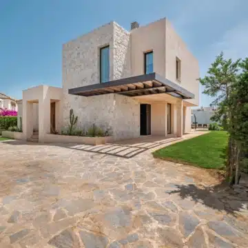Elegant 4-bedroom villa with modern design and Mediterranean architecture in Paraiso Alto, Benahavis Picture 36
