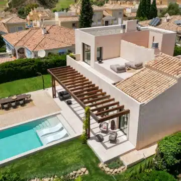 Elegant 4-bedroom villa with modern design and Mediterranean architecture in Paraiso Alto, Benahavis Picture 32