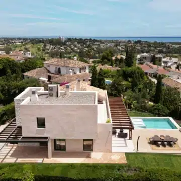 Elegant 4-bedroom villa with modern design and Mediterranean architecture in Paraiso Alto, Benahavis Picture 8