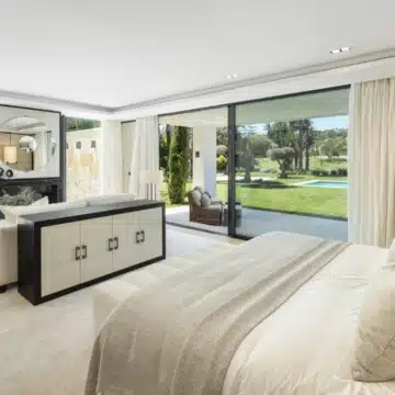 Outstanding Frontline Golf Villa with unbeatable views in Las Brisas, Nueva Andalucía Picture 10
