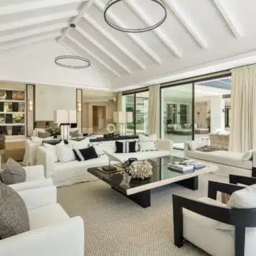 Outstanding Frontline Golf Villa with unbeatable views in Las Brisas, Nueva Andalucía Picture 4