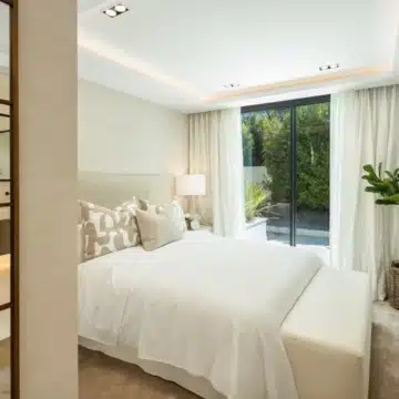 Outstanding Frontline Golf Villa with unbeatable views in Las Brisas, Nueva Andalucía Picture 18