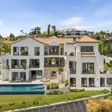 Exclusive villa with open views to the sea and mountains in Los Flamingos, Benahavis Picture 32