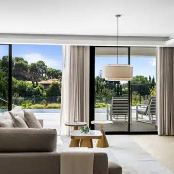 Exclusive villa with open views to the sea and mountains in Los Flamingos, Benahavis Picture 1