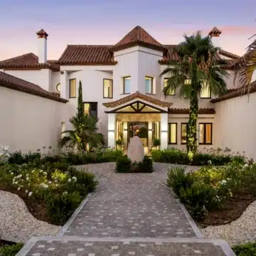 Exclusive villa with open views to the sea and mountains in Los Flamingos, Benahavis Picture 4