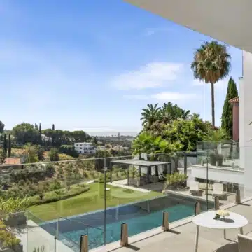 Exclusive villa with open views to the sea and mountains in Los Flamingos, Benahavis Picture 2