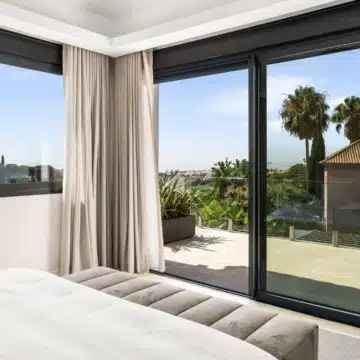 Exclusive villa with open views to the sea and mountains in Los Flamingos, Benahavis Picture 21