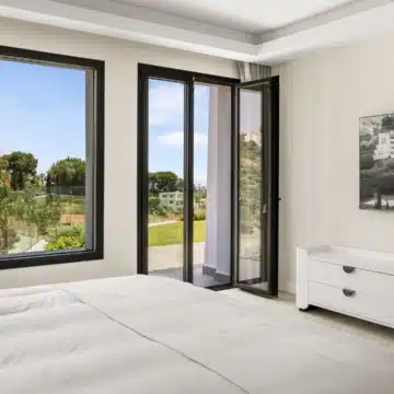 Exclusive villa with open views to the sea and mountains in Los Flamingos, Benahavis Picture 25