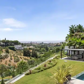 Exclusive villa with open views to the sea and mountains in Los Flamingos, Benahavis Picture 11