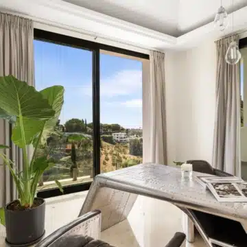 Exclusive villa with open views to the sea and mountains in Los Flamingos, Benahavis Picture 8