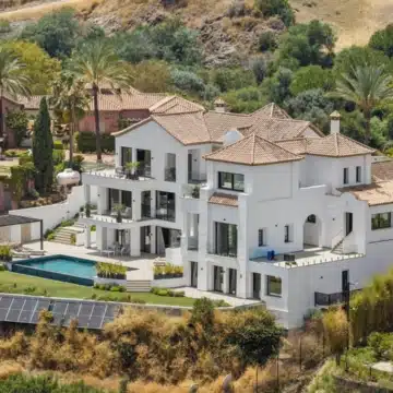 Exclusive villa with open views to the sea and mountains in Los Flamingos, Benahavis Picture 31