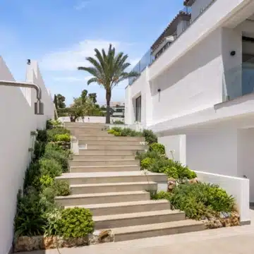 Exclusive villa with open views to the sea and mountains in Los Flamingos, Benahavis Picture 12